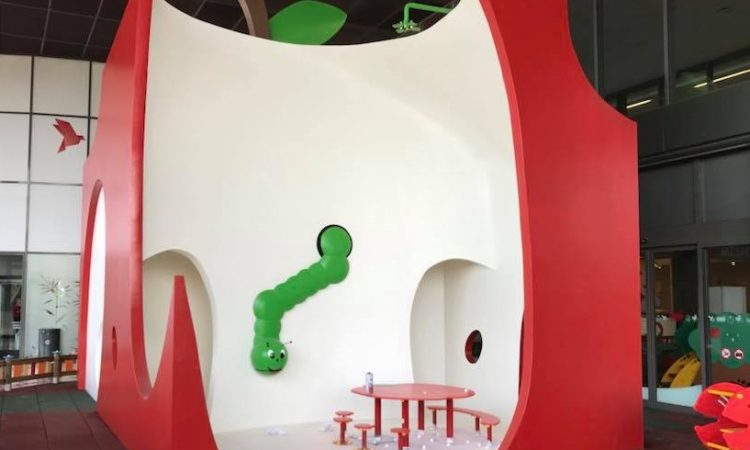 Play area for children with curving shapes made of plasterboard